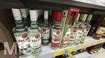 18.05.2026, Deutschland, Bayern, Spirituosen im Angebot der Getränkeabteilung eines Supermarktes in Bayern, Bacardi Rum