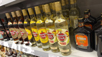18.05.2026, Deutschland, Bayern, Spirituosen im Angebot der Getränkeabteilung eines Supermarktes in Bayern,  Havana Club Rum, Strohrum, 