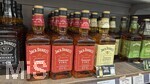 18.05.2026, Deutschland, Bayern, Spirituosen im Angebot der Getränkeabteilung eines Supermarktes in Bayern,  