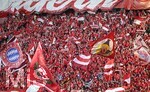23.05.2026, Fussball DFB-Pokal 2025/2026, Finale, FC Bayern München - VfB Stuttgart, im Olympiastadion Berlin. Die Bayernfans feuern an

