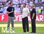 23.05.2026, Fussball DFB-Pokal 2025/2026, Finale, FC Bayern München - VfB Stuttgart, im Olympiastadion Berlin. Trainer Julian Nagelsmann (Deutschland) bei Interview v.l. Alexander Schlüter (Deutschland), Trainer Julian Nagelsmann (Deutschland) und TV Experte Bastian Schweinsteiger (Deutschland).

