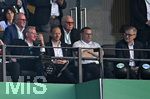 23.05.2026, Fussball DFB-Pokal 2025/2026, Finale, FC Bayern München - VfB Stuttgart, im Olympiastadion Berlin. Ex-Vorstandsvorsitzender Karl-Heinz Rummenigge (FC Bayern München) und Ehren-Präsident Uli Hoeneß (FC Bayern München, Hoeness) über Sportvorstand Max Eberl (Bayern München) und Vorstandsvorsitzender Jan-Christian Dreesen (FC Bayern München) 

