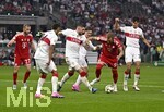 23.05.2026, Fussball DFB-Pokal 2025/2026, Finale, FC Bayern München - VfB Stuttgart, im Olympiastadion Berlin. Harry Kane (FC Bayern München) setzt sich durch,

