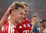 23.05.2026, Fussball DFB-Pokal 2025/2026, Finale, FC Bayern München - VfB Stuttgart, im Olympiastadion Berlin. v.l. Joshua Kimmich (FC Bayern München) und Harry Kane (FC Bayern München) jubeln

