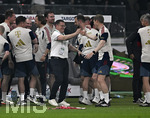 23.05.2026, Fussball DFB-Pokal 2025/2026, Finale, FC Bayern München - VfB Stuttgart, im Olympiastadion Berlin. Die Bayern Bank jubelt  Sportvorstand Max Eberl (Bayern München) mittendrin


