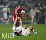 23.05.2026, Fussball DFB-Pokal 2025/2026, Finale, FC Bayern München - VfB Stuttgart, im Olympiastadion Berlin. Josip Stanisic (Bayern München) hilft Ramon Hendriks (Stuttgart) auf die Füße


