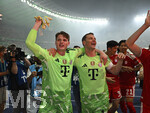 23.05.2026, Fussball DFB-Pokal 2025/2026, Finale, FC Bayern München - VfB Stuttgart, im Olympiastadion Berlin. v.l. Torwart Jonas Urbig (FC Bayern München) und Torwart Manuel Neuer (FC Bayern München) 

