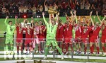 23.05.2026, Fussball DFB-Pokal 2025/2026, Finale, FC Bayern München - VfB Stuttgart, im Olympiastadion Berlin. v.l. Torwart Jannis Bärtl (FC Bayern München), Raphael Guerreiro (FC Bayern München), Trainer Vincent Kompany (FC Bayern München), Lennart Karl (FC Bayern München), Tom Bischof (Bayern München), Aleksandar Pavlovic (FC Bayern München), Torwart Manuel Neuer (FC Bayern München), Leon Goretzka (FC Bayern München), Harry Kane (FC Bayern München), Josip Stanisic (Bayern München), Joshua Kimmich (FC Bayern München) , Min-jae Kim (Bayern München, Minjae Kim) und Joshua Kimmich (FC Bayern München) und Konrad Laimer (FC Bayern München) 

