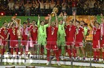 23.05.2026, Fussball DFB-Pokal 2025/2026, Finale, FC Bayern München - VfB Stuttgart, im Olympiastadion Berlin. v.l. Raphael Guerreiro (FC Bayern München), Trainer Vincent Kompany (FC Bayern München), Lennart Karl (FC Bayern München), Tom Bischof (Bayern München), Aleksandar Pavlovic (Bayern München) , Torwart Jonas Urbig (FC Bayern München), Harry Kane (FC Bayern München), Torwart Manuel Neuer (FC Bayern München), Leon Goretzka (FC Bayern München), Josip Stanisic (Bayern München) und Joshua Kimmich (FC Bayern München) 

