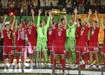 23.05.2026, Fussball DFB-Pokal 2025/2026, Finale, FC Bayern München - VfB Stuttgart, im Olympiastadion Berlin. v.l. Trainer Vincent Kompany (FC Bayern München), Lennart Karl (FC Bayern München), Tom Bischof (Bayern München), Aleksandar Pavlovic (Bayern München) , Torwart Jonas Urbig (FC Bayern München), Leon Goretzka (FC Bayern München), Torwart Manuel Neuer (FC Bayern München), Harry Kane (FC Bayern München), und Josip Stanisic (Bayern München) 

