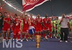 23.05.2026, Fussball DFB-Pokal 2025/2026, Finale, FC Bayern München - VfB Stuttgart, im Olympiastadion Berlin. Die Bayern feiern v.l. Aleksandar Pavlovic (Bayern München) , Harry Kane (FC Bayern München), Lennart Karl (FC Bayern München), Tom Bischof (Bayern München), Josip Stanisic (Bayern München), Jonathan Tah (FC Bayern München), Dayot Upamecano (FC Bayern München), Torwart Jonas Urbig (FC Bayern München), und Trainer Vincent Kompany (FC Bayern München) 

