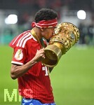 23.05.2026, Fussball DFB-Pokal 2025/2026, Finale, FC Bayern München - VfB Stuttgart, im Olympiastadion Berlin. Luis Diaz (FC Bayern München) küsst den Pokal i

