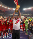 23.05.2026, Fussball DFB-Pokal 2025/2026, Finale, FC Bayern München - VfB Stuttgart, im Olympiastadion Berlin. FC Bayern feiert nach dem Sieg gegen Stuttgart bei ihren Fans den Pokalsieg. Trainer Vincent Kompany (FC Bayern München) 