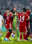 23.05.2026, Fussball DFB-Pokal 2025/2026, Finale, FC Bayern München - VfB Stuttgart, im Olympiastadion Berlin. FC Bayern feiert nach dem Sieg gegen Stuttgart bei ihren Fans den Pokalsieg. Torwart Manuel Neuer (FC Bayern München), Dayot Upamecano (FC Bayern München), Luis Diaz (FC Bayern München) 