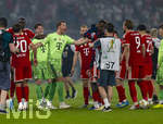 23.05.2026, Fussball DFB-Pokal 2025/2026, Finale, FC Bayern München - VfB Stuttgart, im Olympiastadion Berlin. FC Bayern feiert nach dem Sieg gegen Stuttgart bei ihren Fans den Pokalsieg. Torwart Manuel Neuer (FC Bayern München), Dayot Upamecano (FC Bayern München), Luis Diaz (FC Bayern München) Tom Bischof (Bayern München), Harry Kane (FC Bayern München) 