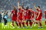 23.05.2026, Fussball DFB-Pokal 2025/2026, Finale, FC Bayern München - VfB Stuttgart, im Olympiastadion Berlin. FC Bayern feiert nach dem Sieg gegen Stuttgart bei ihren Fans den Pokalsieg. v.li: Jonathan Tah (FC Bayern München), Leon Goretzka (FC Bayern München), Dayot Upamecano (FC Bayern München), Josip Stanisic (Bayern München) jubeln 