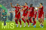 23.05.2026, Fussball DFB-Pokal 2025/2026, Finale, FC Bayern München - VfB Stuttgart, im Olympiastadion Berlin. FC Bayern feiert nach dem Sieg gegen Stuttgart bei ihren Fans den Pokalsieg. v.li: Jonathan Tah (FC Bayern München), Leon Goretzka (FC Bayern München), Dayot Upamecano (FC Bayern München), Josip Stanisic (Bayern München) jubeln 