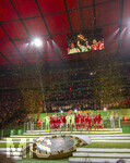 23.05.2026, Fussball DFB-Pokal 2025/2026, Finale, FC Bayern München - VfB Stuttgart, im Olympiastadion Berlin. FC Bayern feiert nach dem Sieg gegen Stuttgart bei ihren Fans den Pokalsieg. Siegerehrung Torwart Manuel Neuer (FC Bayern München) reckt den Pokal in die Höhe. Torwart Jonas Urbig (FC Bayern München), Harry Kane (FC Bayern München), Aleksandar Pavlovic (Bayern München) , Lennart Karl (FC Bayern München), Tom Bischof (Bayern München), Joshua Kimmich (FC Bayern München) 