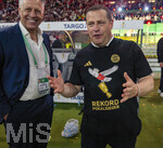 23.05.2026, Fussball DFB-Pokal 2025/2026, Finale, FC Bayern München - VfB Stuttgart, im Olympiastadion Berlin. FC Bayern feiert nach dem Sieg gegen Stuttgart bei ihren Fans den Pokalsieg. Sportvorstand Max Eberl (Bayern München) mit Sonder-Shirt REKORD-POKALSIEGER mit dem Kakadu aufgedruckt. 