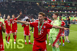 23.05.2026, Fussball DFB-Pokal 2025/2026, Finale, FC Bayern München - VfB Stuttgart, im Olympiastadion Berlin. FC Bayern feiert nach dem Sieg gegen Stuttgart bei ihren Fans den Pokalsieg.  Joshua Kimmich (FC Bayern München) 