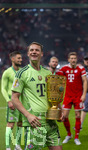 23.05.2026, Fussball DFB-Pokal 2025/2026, Finale, FC Bayern München - VfB Stuttgart, im Olympiastadion Berlin. FC Bayern feiert nach dem Sieg gegen Stuttgart bei ihren Fans den Pokalsieg. Torwart Manuel Neuer (FC Bayern München) mit dem Pokal 