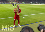 23.05.2026, Fussball DFB-Pokal 2025/2026, Finale, FC Bayern München - VfB Stuttgart, im Olympiastadion Berlin. Jubel bei den Bayern nach dem Gewinn des DFB-Pokals, Harry Kane (FC Bayern München) präsentiert den Pokal.