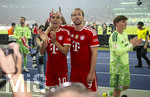 23.05.2026, Fussball DFB-Pokal 2025/2026, Finale, FC Bayern München - VfB Stuttgart, im Olympiastadion Berlin. Jubel bei den Bayern nach dem gewinn des DFB-Pokals, Harry Kane (FC Bayern München) mit Jamal Musiala (Bayern München) 