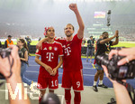 23.05.2026, Fussball DFB-Pokal 2025/2026, Finale, FC Bayern München - VfB Stuttgart, im Olympiastadion Berlin. Jubel bei den Bayern nach dem gewinn des DFB-Pokals, Harry Kane (re, FC Bayern München) mit Jamal Musiala (Bayern München) 
