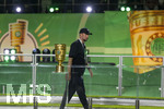 23.05.2026, Fussball DFB-Pokal 2025/2026, Finale, FC Bayern München - VfB Stuttgart, im Olympiastadion Berlin. Frust bei den Stuttgartern nach der Niederlage,  Trainer Sebastian Hoeneß (Stuttgart) geht enttäuscht am Pokal vorbei.