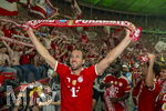 23.05.2026, Fussball DFB-Pokal 2025/2026, Finale, FC Bayern München - VfB Stuttgart, im Olympiastadion Berlin. Jubel bei den Bayern nach dem Gewinn des DFB-Pokals, Harry Kane (FC Bayern München) mit Fanschal in der Bayern-Fankurve.