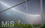 23.05.2026, Fussball DFB-Pokal 2025/2026, Finale, FC Bayern München - VfB Stuttgart, im Olympiastadion Berlin. Torwart Alexander Nübel (Stuttgart) steht im Pyro-Nebel, weil die Fans beider Lager große Mengen Pyros zündeten.