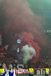 23.05.2026, Fussball DFB-Pokal 2025/2026, Finale, FC Bayern München - VfB Stuttgart, im Olympiastadion Berlin. Vermummte Bayernfans brennen Rauchtöpfe ab, das ganze Stadion ist daraufhin in dichtem Rauch gehüllt. 