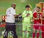 23.05.2026, Fussball DFB-Pokal 2025/2026, Finale, FC Bayern München - VfB Stuttgart, im Olympiastadion Berlin. Der FC Bayern München ist Pokalsieger 2026, Jubel bei Trainer Vincent Kompany (li, FC Bayern München) und Torwart Jannis Bärtl (FC Bayern München), Raphael Guerreiro (FC Bayern München) 