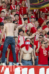 23.05.2026, Fussball DFB-Pokal 2025/2026, Finale, FC Bayern München - VfB Stuttgart, im Olympiastadion Berlin. Vermummte Bayernfans, weil sie unerkannt bleiben möchten da sie später Pyros abbrenen, das ganze Stadion ist daraufhin in dichtem Rauch gehüllt.