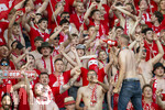 23.05.2026, Fussball DFB-Pokal 2025/2026, Finale, FC Bayern München - VfB Stuttgart, im Olympiastadion Berlin. Vermummte Bayernfans, weil sie unerkannt bleiben möchten da sie später Pyros abbrenen, das ganze Stadion ist daraufhin in dichtem Rauch gehüllt.