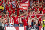23.05.2026, Fussball DFB-Pokal 2025/2026, Finale, FC Bayern München - VfB Stuttgart, im Olympiastadion Berlin. Vermummte Bayernfans, weil sie unerkannt bleiben möchten da sie später Pyros abbrenen, das ganze Stadion ist daraufhin in dichtem Rauch gehüllt.
