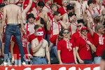 23.05.2026, Fussball DFB-Pokal 2025/2026, Finale, FC Bayern München - VfB Stuttgart, im Olympiastadion Berlin. Vermummte Bayernfans, weil sie unerkannt bleiben möchten da sie später Pyros abbrenen, das ganze Stadion ist daraufhin in dichtem Rauch gehüllt.