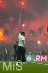23.05.2026, Fussball DFB-Pokal 2025/2026, Finale, FC Bayern München - VfB Stuttgart, im Olympiastadion Berlin. Wegen übermässig vielen Pyros der Bayernfans und Stuttgarter Fans steht das gesamte Stadion unter Rauchschwaden, an der Linie: Trainer Vincent Kompany (FC Bayern München) 