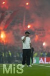 23.05.2026, Fussball DFB-Pokal 2025/2026, Finale, FC Bayern München - VfB Stuttgart, im Olympiastadion Berlin. Wegen übermässig vielen Pyros der Bayernfans und Stuttgarter Fans steht das gesamte Stadion unter Rauchschwaden, an der Linie: Trainer Vincent Kompany (FC Bayern München) 