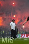 23.05.2026, Fussball DFB-Pokal 2025/2026, Finale, FC Bayern München - VfB Stuttgart, im Olympiastadion Berlin. Wegen übermässig vielen Pyros der Bayernfans und Stuttgarter Fans steht das gesamte Stadion unter Rauchschwaden, an der Linie: Trainer Vincent Kompany (FC Bayern München) 