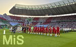 23.05.2026, Fussball DFB-Pokal 2025/2026, Finale, FC Bayern München - VfB Stuttgart, im Olympiastadion Berlin. Stuttgartfans in ihrer Kurve mit Choreografie, Affle und Pferdle, i glaub i seh scho dobblt, die Spieler stehen zur Hymne bereit.