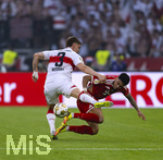 23.05.2026, Fussball DFB-Pokal 2025/2026, Finale, FC Bayern München - VfB Stuttgart, im Olympiastadion Berlin. v.li: Ramon Hendriks (Stuttgart) gegen Luis Diaz (FC Bayern München) 
