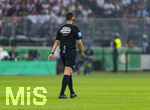 23.05.2026, Fussball DFB-Pokal 2025/2026, Finale, FC Bayern München - VfB Stuttgart, im Olympiastadion Berlin. Schiedsrichter Sven Jablonski mit Slogan auf dem Rücken: Für mehr Sport und Bewegung in der Schule 