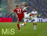 23.05.2026, Fussball DFB-Pokal 2025/2026, Finale, FC Bayern München - VfB Stuttgart, im Olympiastadion Berlin. v.li: Konrad Laimer (FC Bayern München) gegen Maximilian Mittelstädt (Stuttgart) 