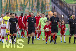 23.05.2026, Fussball DFB-Pokal 2025/2026, Finale, FC Bayern München - VfB Stuttgart, im Olympiastadion Berlin. Einlaufen der Teams und der Schiedsrichter, Sven Jablonski, Frank Willenborg, Sascha Thielert, Eduard Beitinger