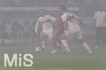 23.05.2026, Fussball DFB-Pokal 2025/2026, Finale, FC Bayern München - VfB Stuttgart, im Olympiastadion Berlin. Wegen übermässig vielen Pyros der Bayernfans und Stuttgarter Fans steht das gesamte Stadion unter Rauchschwaden, kein Zuschauer sieht mehr etwas vom Spiel für 40 Minuten in der zweiten Hälfte. Harry Kane (FC Bayern München), Jeff Chabot (Stuttgart) 