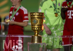 23.05.2026, Fussball DFB-Pokal 2025/2026, Finale, FC Bayern München - VfB Stuttgart, im Olympiastadion Berlin. Der FC Bayern ist Pokalsieger, die Mannschaft feiert den Titel bei der Siegerehrung.  Der Pokal steht bereit.