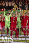 23.05.2026, Fussball DFB-Pokal 2025/2026, Finale, FC Bayern München - VfB Stuttgart, im Olympiastadion Berlin. Der FC Bayern ist Pokalsieger, die Mannschaft feiert den Titel bei der Siegerehrung. Harry Kane (FC Bayern München) mit dem Pokal, Torwart Jonas Urbig (FC Bayern München) Torwart Manuel Neuer (FC Bayern München), Leon Goretzka (FC Bayern München) 