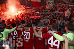 23.05.2026, Fussball DFB-Pokal 2025/2026, Finale, FC Bayern München - VfB Stuttgart, im Olympiastadion Berlin. Der FC Bayern ist Pokalsieger, die Mannschaft feiert in der Fankurve,  Luis Diaz (FC Bayern München), Aleksandar Pavlovic (Bayern München) , Tom Bischof (Bayern München), Jonathan Tah (FC Bayern München), Josip Stanisic (Bayern München), Torwart Jonas Urbig (FC Bayern München) 