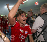 23.05.2026, Fussball DFB-Pokal 2025/2026, Finale, FC Bayern München - VfB Stuttgart, im Olympiastadion Berlin. Der FC Bayern ist Pokalsieger, die Mannschaft feiert in der Fankurve, Tom Bischof (Bayern München) 